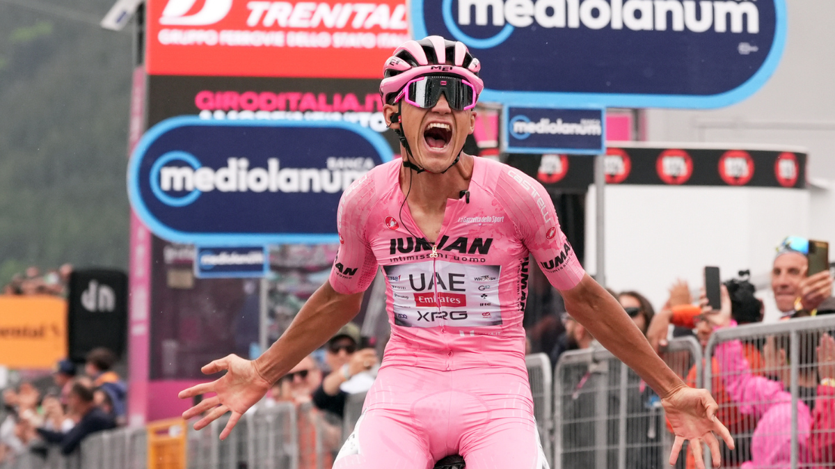 Tour d'Italie 2025 Isaac Del Toro remporte la 17ème étape devant Romain Bardet