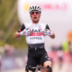 Tour d'Italie 2025 Juan Ayuso remporte la 7ème étape, Primoz Roglic reprend le maillot rose