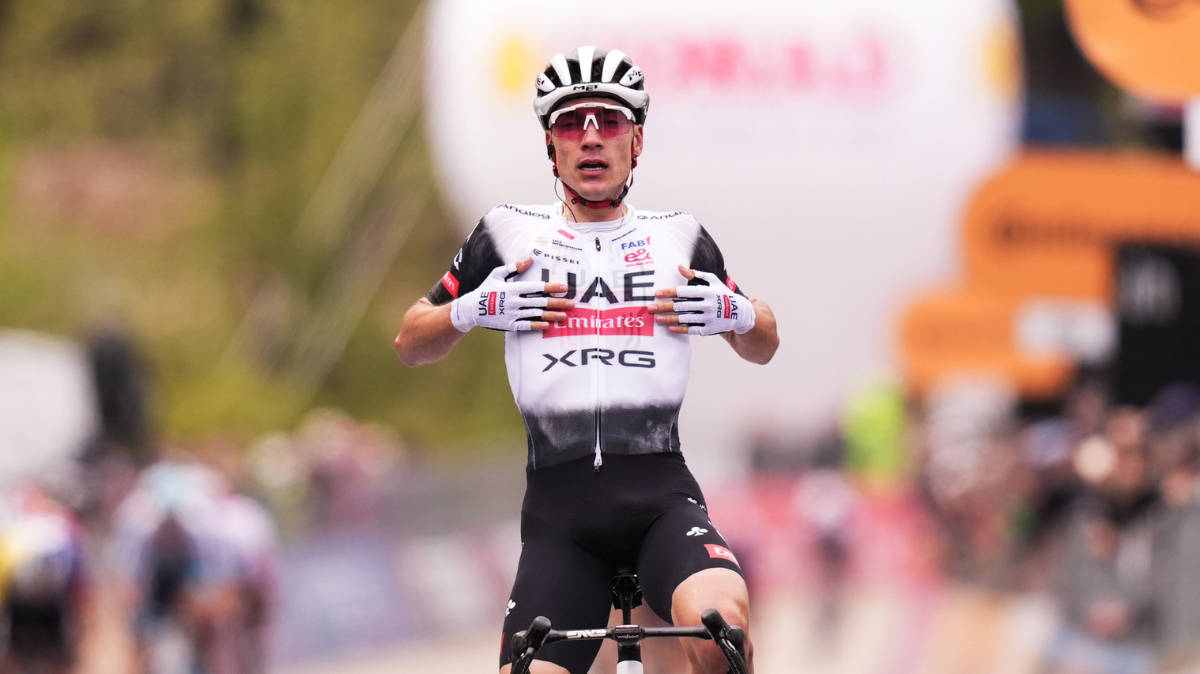 Tour d'Italie 2025 Juan Ayuso remporte la 7ème étape, Primoz Roglic reprend le maillot rose