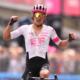 Tour d'Italie 2025 Richard Carapaz s'impose en solitaire sur la 11ème étape