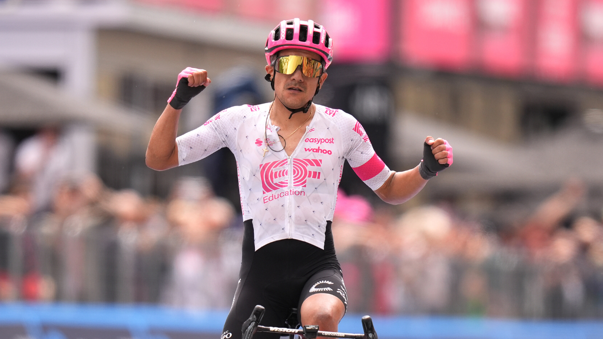 Tour d'Italie 2025 Richard Carapaz s'impose en solitaire sur la 11ème étape