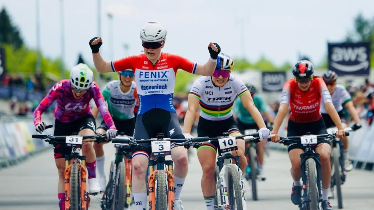 VTT XCC Nove Mesto 2025 Puck Pieterse dompte Evie Richards au sprint