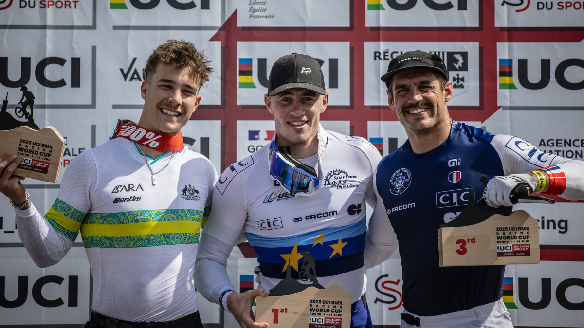 Coupe du monde de BMX Racing 2025 Arthur Pilard remporte la 1ère manche à Sarrians, Sylvain André sur le podium
