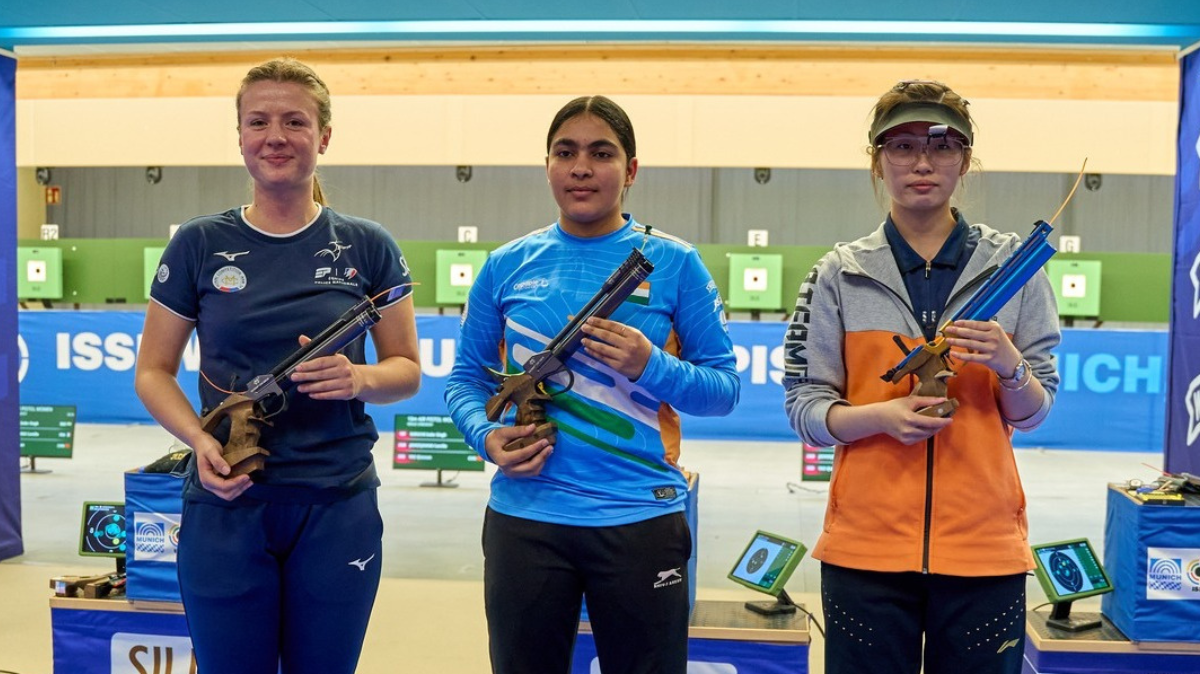 Coupe du monde de tir sportif 2025 Camille Jedrzejewski en argent au pistolet à 10 m à Munich
