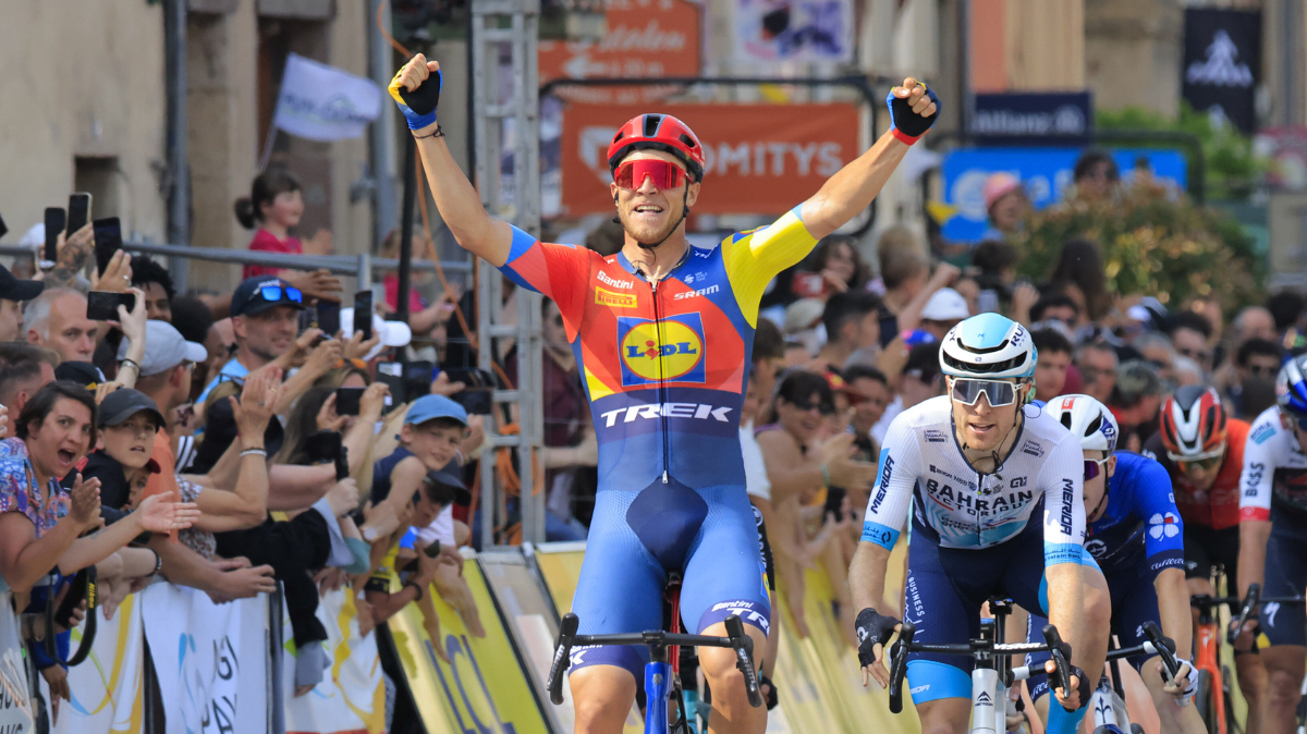 Critérium du Dauphiné 2025 Jonathan Milan s'impose au sprint sur la 2ème étape