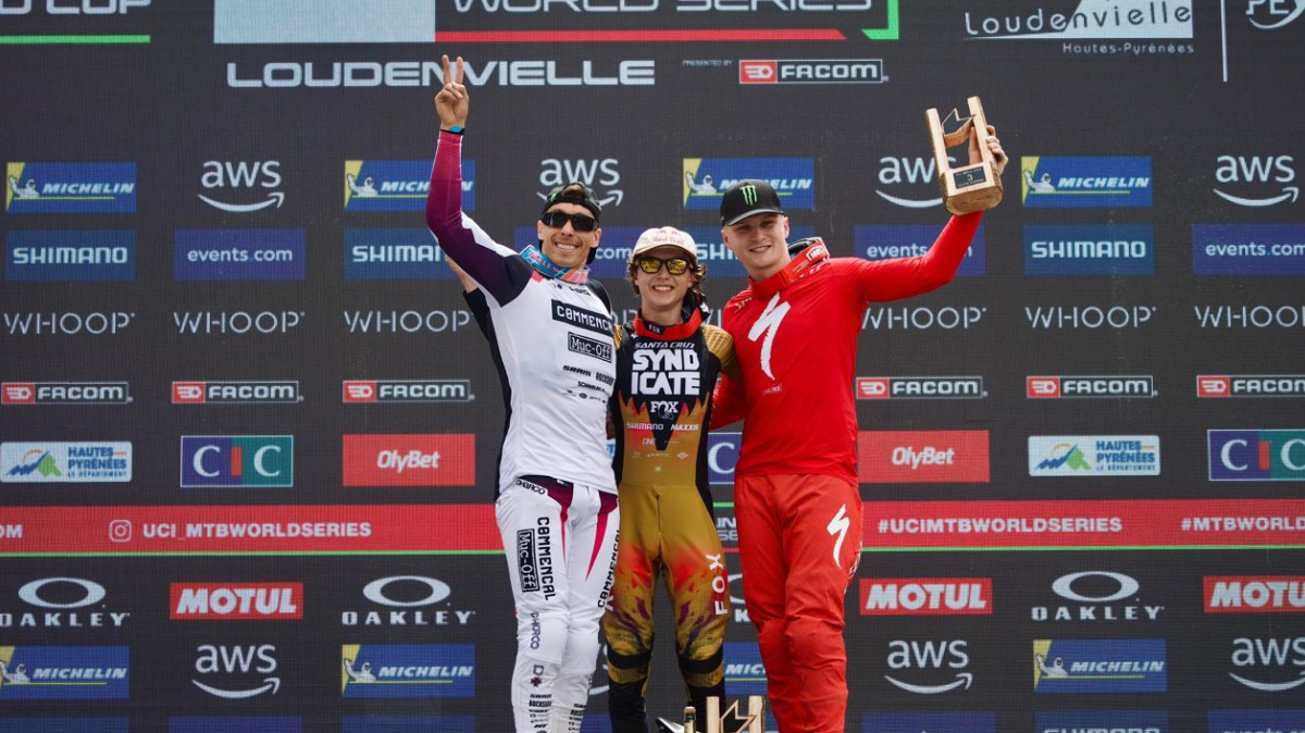 VTT descente Amaury Pierron sur le podium de Loudenvielle