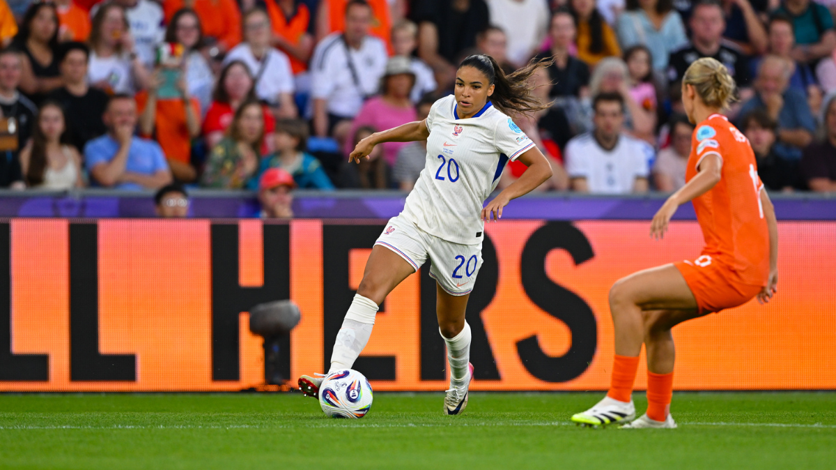 Euro féminin de football 2025 Delphine Cascarino porte les Bleues jusqu’en quarts