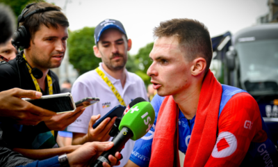 Le Français de la 2ème étape Romain Grégoire au milieu des Géants