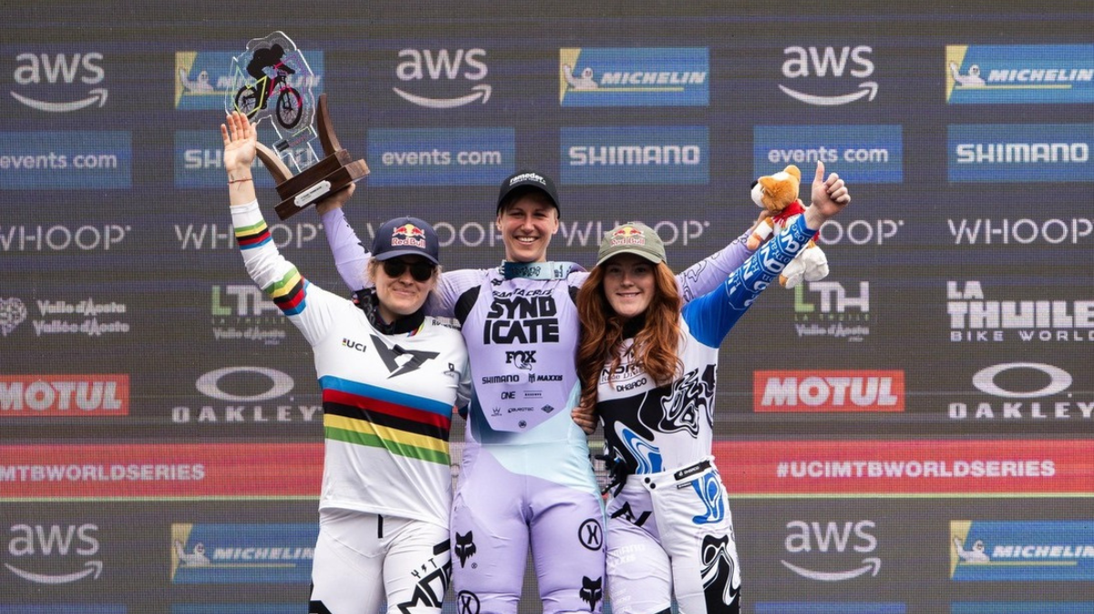 VTT Descente Nina Hoffmann impériale à La Thuile, les Bleues larguées