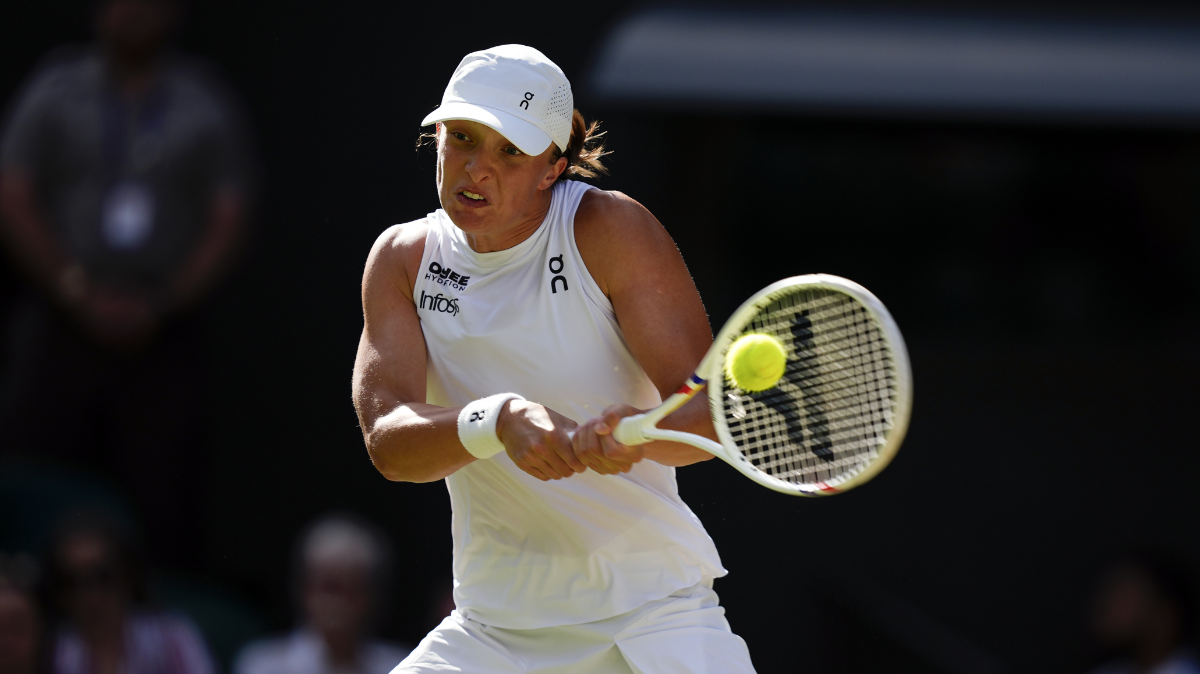 Wimbledon 2025 : Iga Swiatek atteint enfin la finale à Londres en expédiant Belinda Bencic