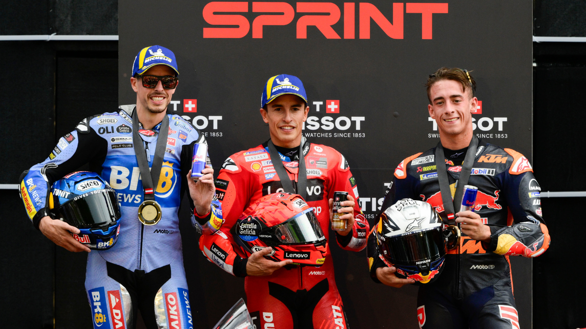 MotoGP Autriche 2025 Marc Marquez domine encore le sprint devant son frère Alex
