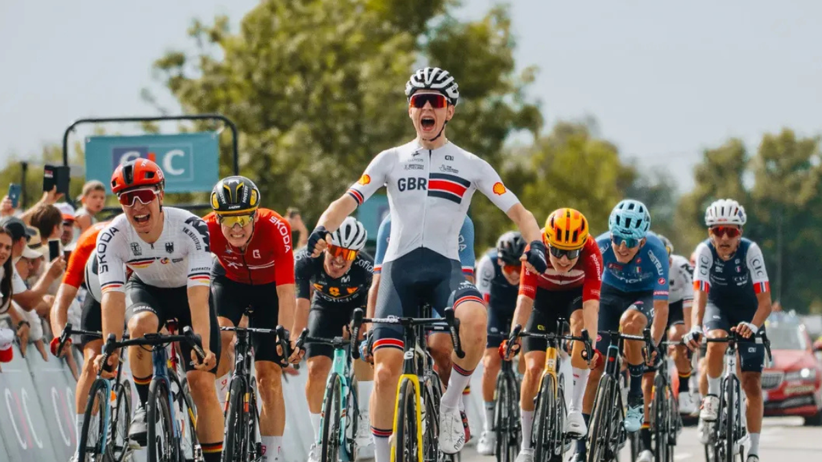 Tour de l'Avenir 2025 La 2ème étape pour Elliot Rowe, le maillot jaune pour Maxime Decomble