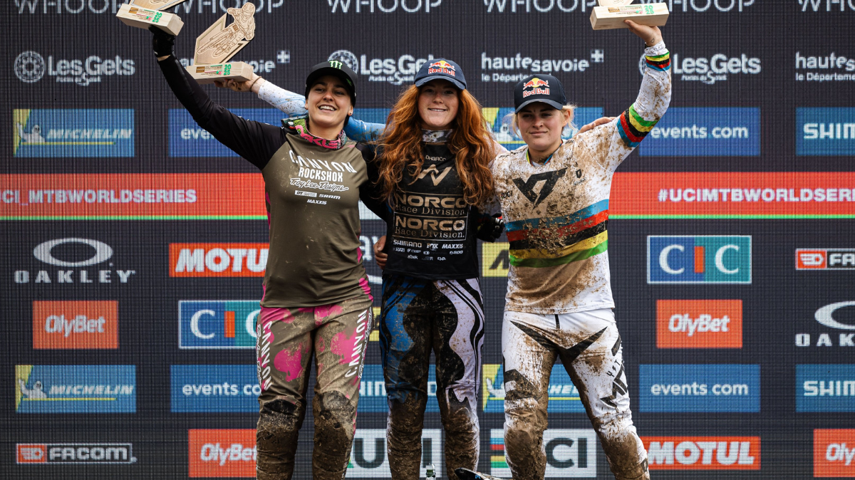 VTT descente Les Gets 2025 Marine Cabirou deuxième derrière Gracey Hemstreet