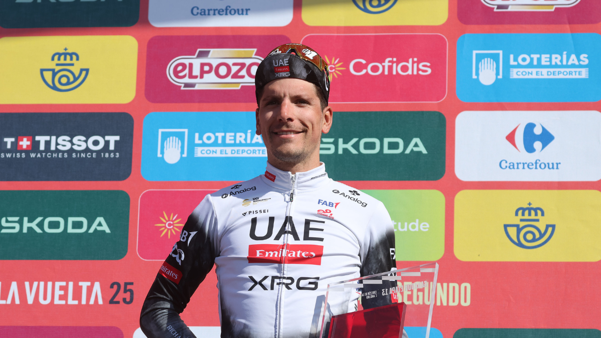 13ème étape Tour d'Espagne 2025 Joao Almeida devance Jonas Vingegaard au sommet de l'Angliru