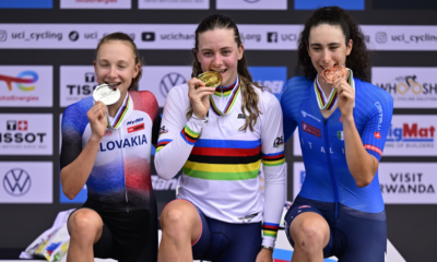 Championnats du monde de cyclisme 2025 Zoe Bäckstedt rafle le maillot arc-en-ciel sur le contre-la-montre U23
