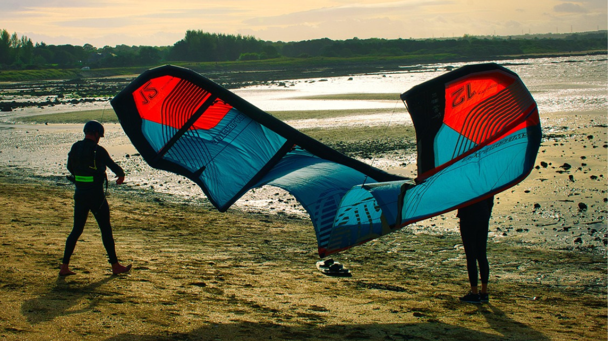 Kitesurf nomade : Les meilleurs endroits pour rider (sans se ruiner)