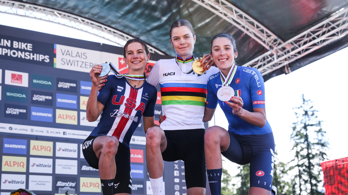VTT Championnats du monde 2025 Isabella Holmgren impériale sur le XCO U23, Olivia Onesti malchanceuse