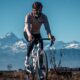À l'assaut des cols mythiques français quel vélo de course choisir pour gravir les Alpes et les Pyrénées