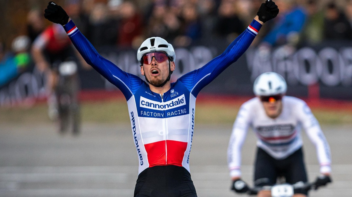 VTT Mont-Sainte-Anne 2025 Luca Martin lève les bras sur le XCC, encore un podium pour Adrien Boichis