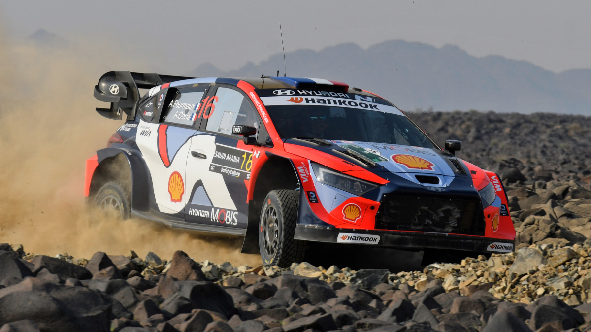Adrien Fourmaux en tête du Rallye d’Arabie Saoudite, Sébastien Ogier prend une option sur le titre