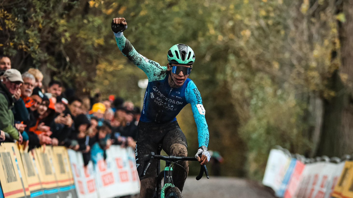 Koppenbergcross 2025 Aubin Sparfel remporte la course espoirs, Célia Géry 2ème sur l'épreuve féminine