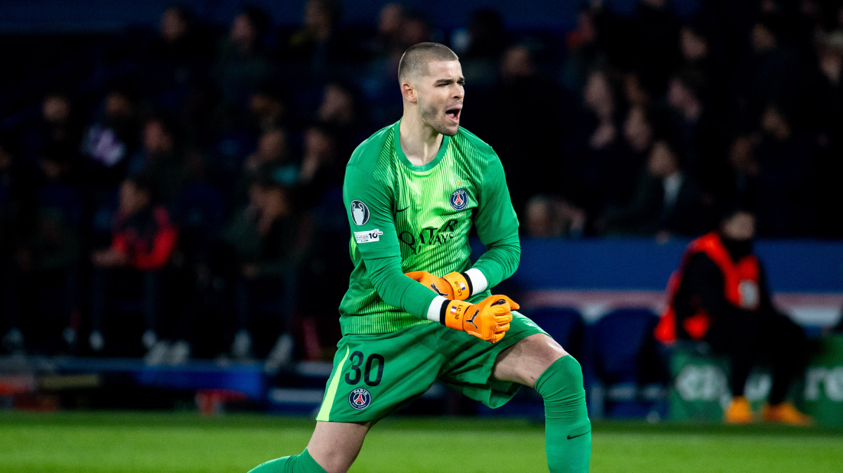 Le costume de gardien du PSG est-il trop grand pour Lucas Chevalier