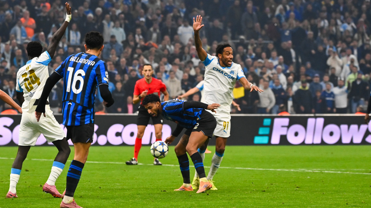 Marseille-Atalanta : Pourquoi l'arbitre n'a-t-il pas sifflé penalty pour l'OM ?