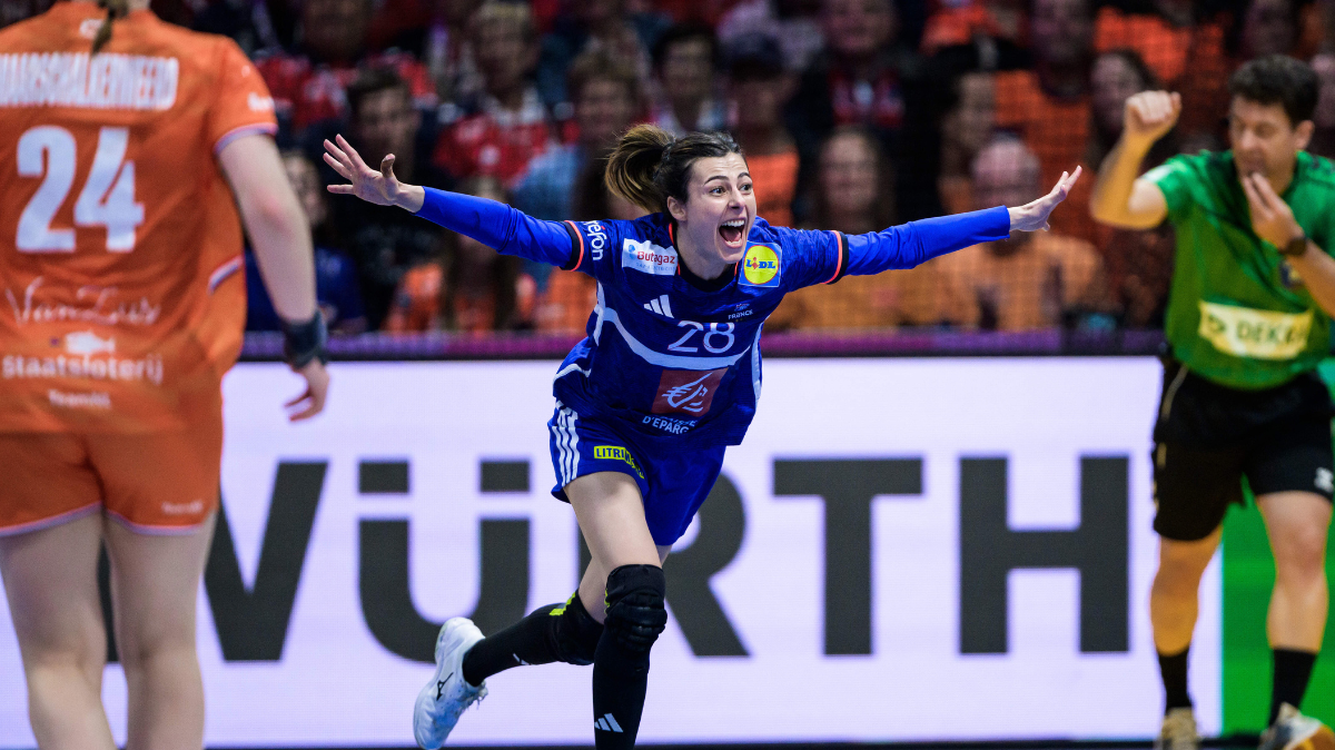 Au bout de la prolongation, les Bleues du handball s'offrent le bronze mondial contre les Pays-Bas