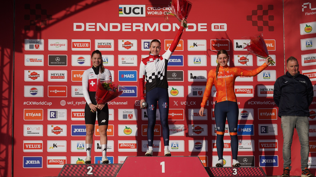 Lise Revol triomphe à Dendermonde : la Française remporte la Coupe du monde juniors de cyclo-cross !