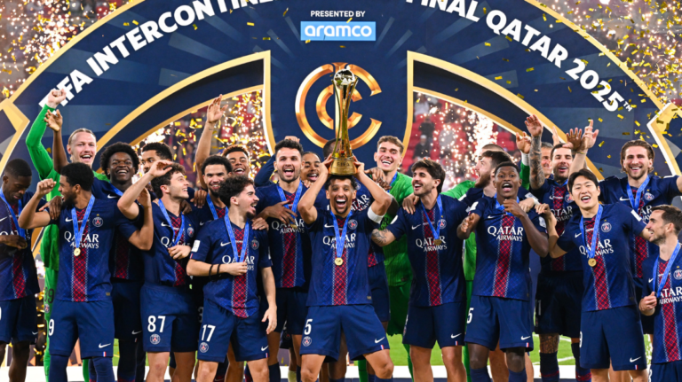Réplique Exacte Du Trophée De La Coupe Intercontinentale PSG - Version Identique à L'originale