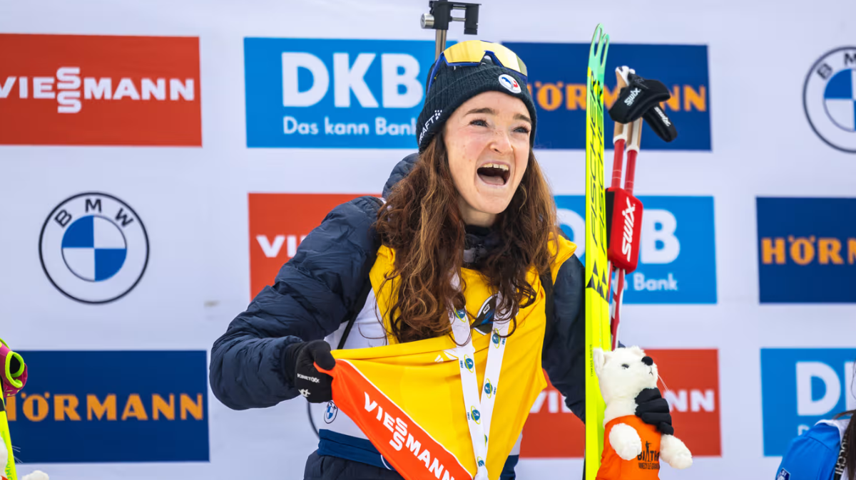 Victoire sur la poursuite et dossard jaune Lou Jeanmonnot en démonstration au Grand-Bornand !