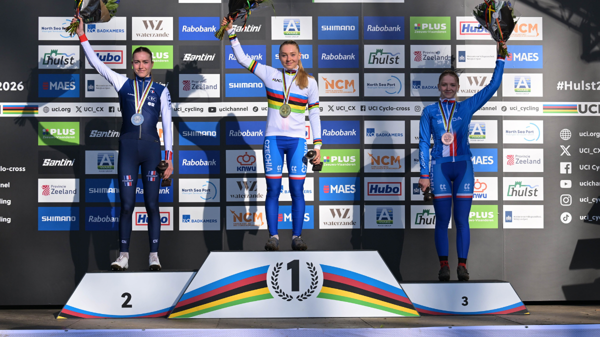 Lise Revol médaillée d'argent, Barbora Bukovska sacrée championne du monde juniors de cyclo-cross