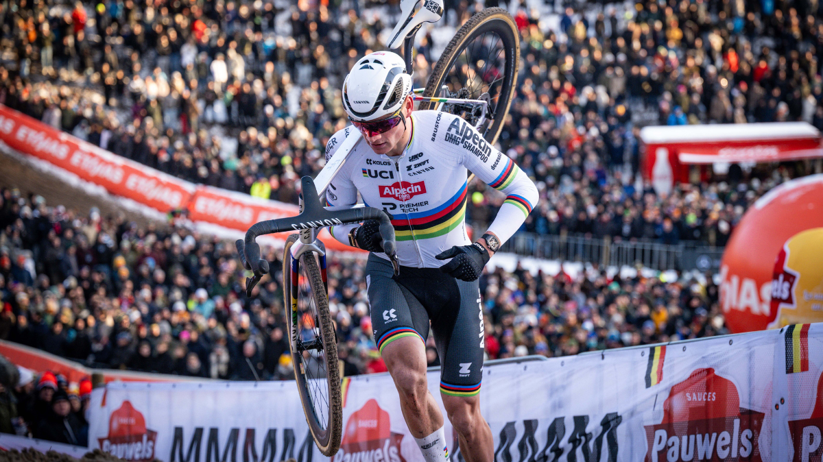 Encore impérial à Hoogerheide, Mathieu van der Poel remporte la Coupe du monde de cyclo-cross