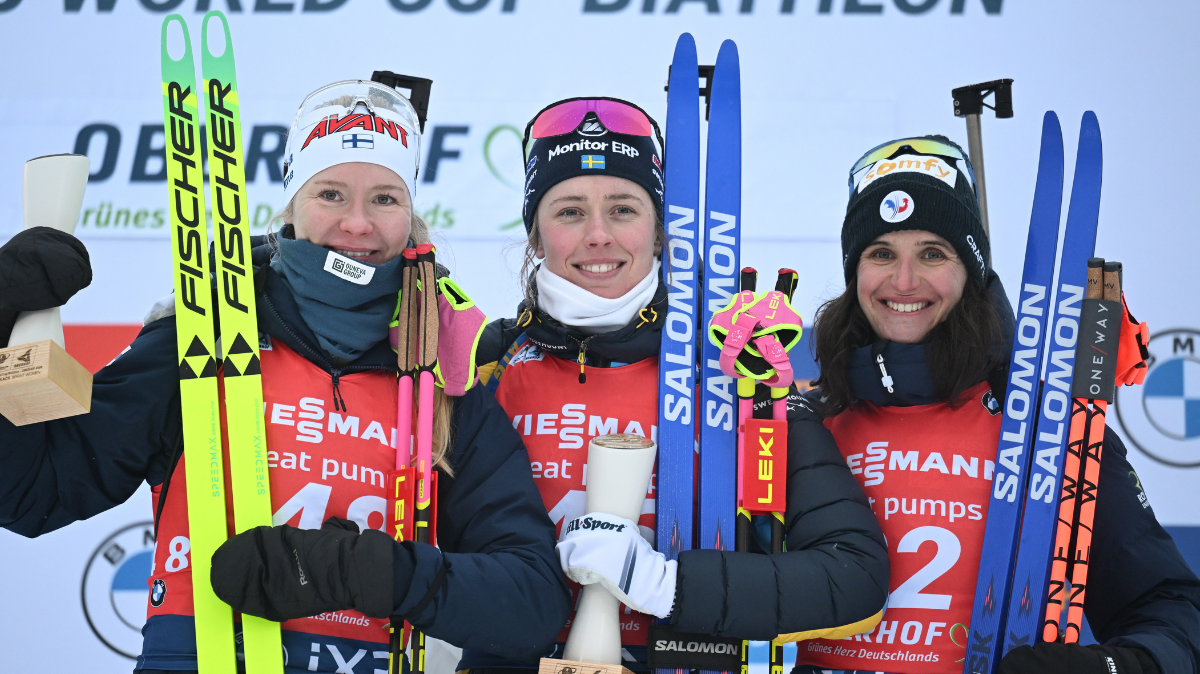 Retour au premier plan Julia Simon sur le podium du sprint d'Oberhof, Elvira Oeberg s'impose