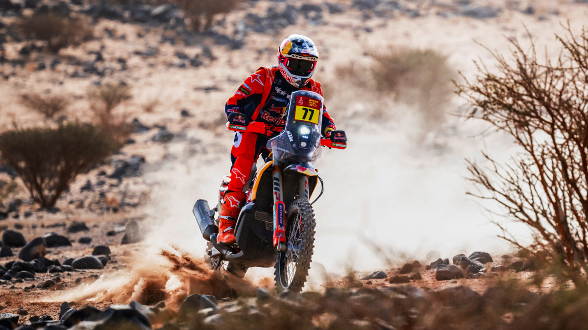 Ricky Brabec remporte la 12ème étape et prend la tête du Dakar en motos, Luciano Benavides en embuscade