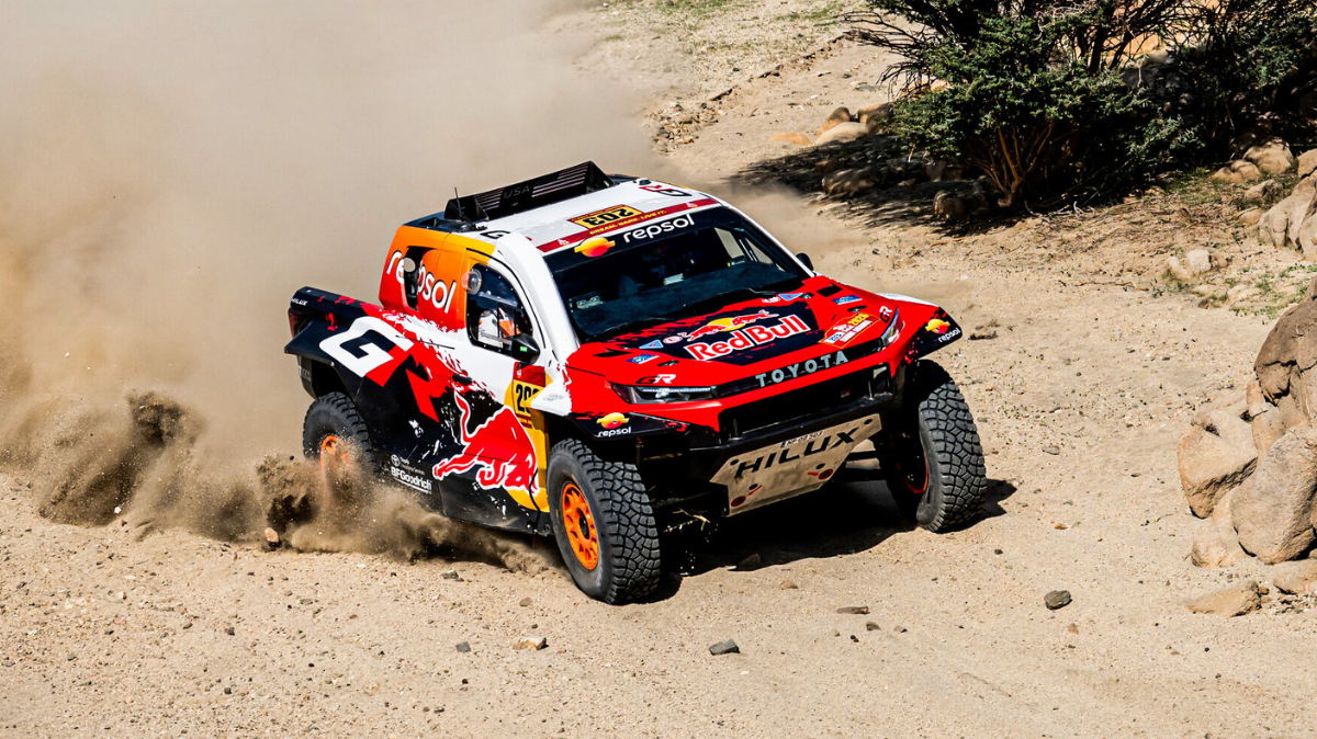 Toyota survole la 2ème étape du Dakar chez les autos : Seth Quintero mène un incroyable quintuplé