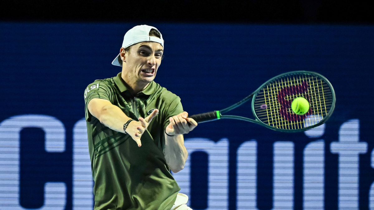Ugo Humbert remporte un énorme combat et s'invite en finale à Adelaïde !