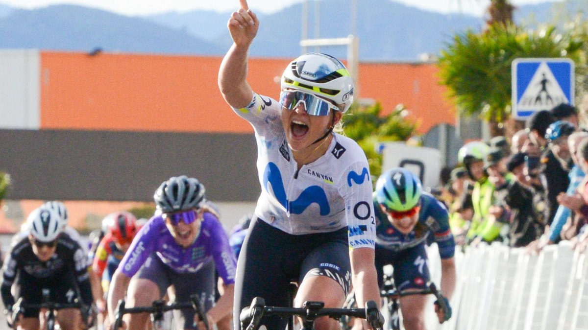 Cat Ferguson règle le sprint sur la 2ème étape de la Setmana Ciclista Volta Femenina