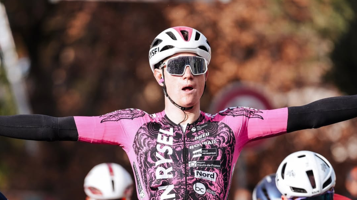 Joppe Heremans crée la sensation et domine le sprint en côte sur la 4ème étape de l'Étoile de Bessèges