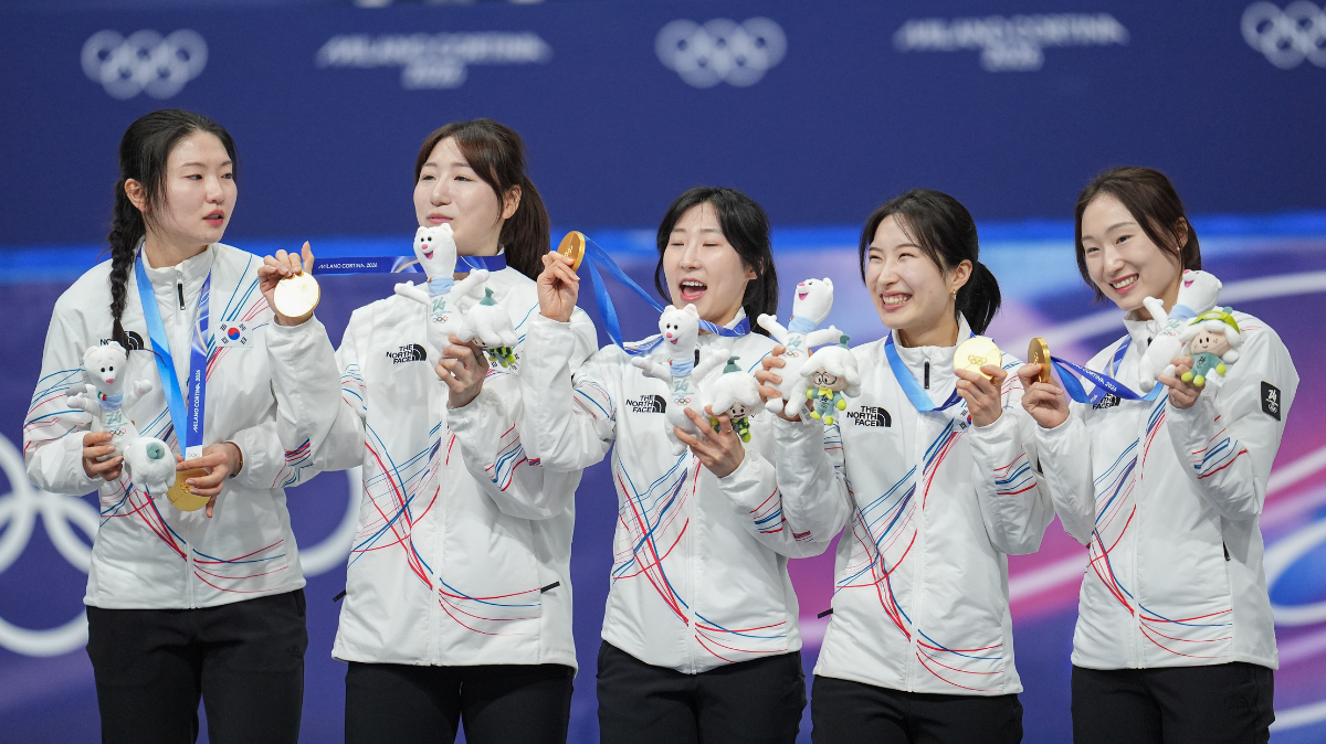 La Corée du Sud sacrée championne olympique sur le relais femmes en short-track, la France 7ème