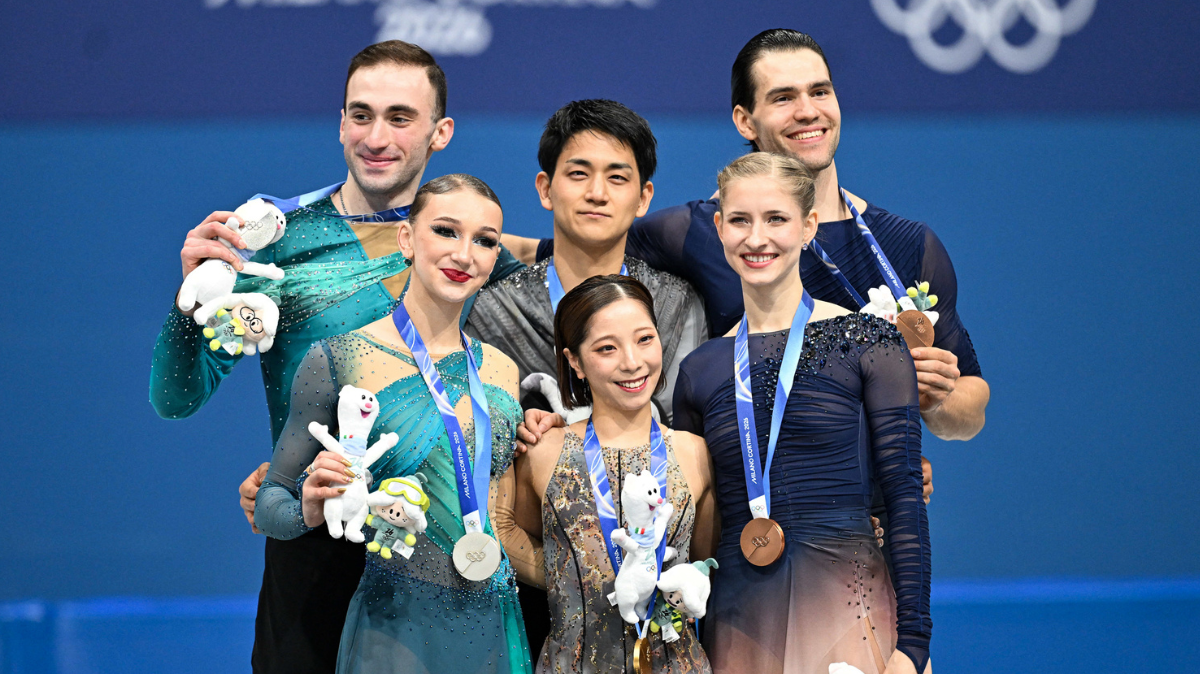 Le couple japonais Riku Miura-Ryuichi Kihara sacré en patinage artistique aux JO 2026, les Bleus sont loin