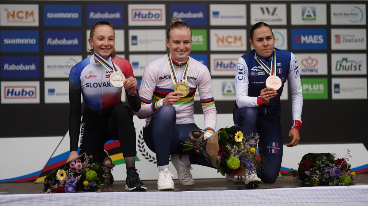 Leonie Bentveld s'empare du titre mondial de cyclo-cross en espoirs, Célia Gery se contente du bronze