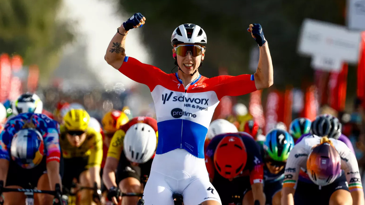 Lorena Wiebes reprend ses bonnes habitudes la Néerlandaise remporte un sprint massif sur la 1ère étape de l'UAE Tour féminin