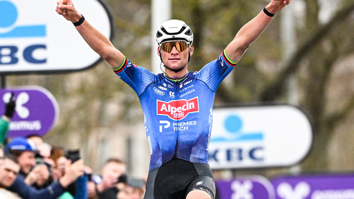 Mathieu van der Poel trop fort pour la concurrence le Néerlandais fait un numéro sur l'Omloop Nieuwsblad
