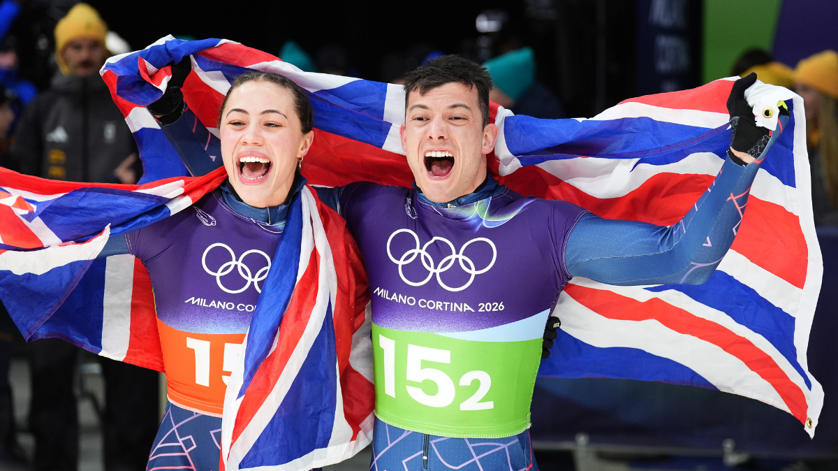 Matt Weston porte la paire britannique sur le sommet de l’Olympe sur l’épreuve par équipes de skeleton