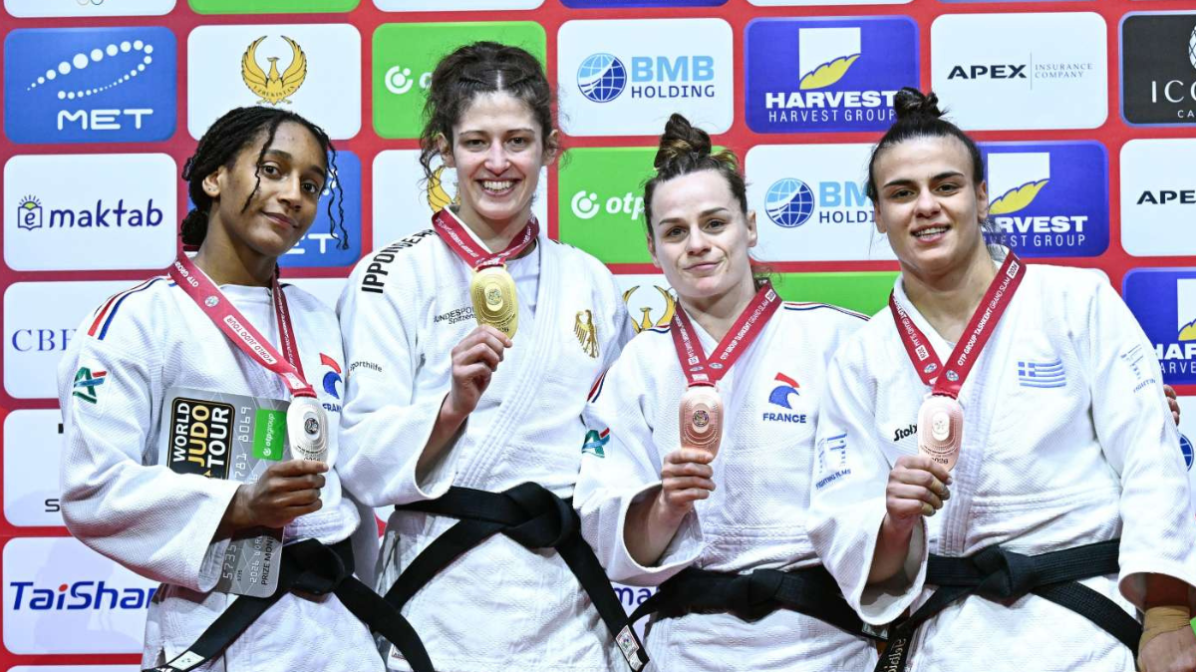 Melkia Auchecorne et Clémence Eme (-70 kg) sur le podium au Grand Slam de Tachkent