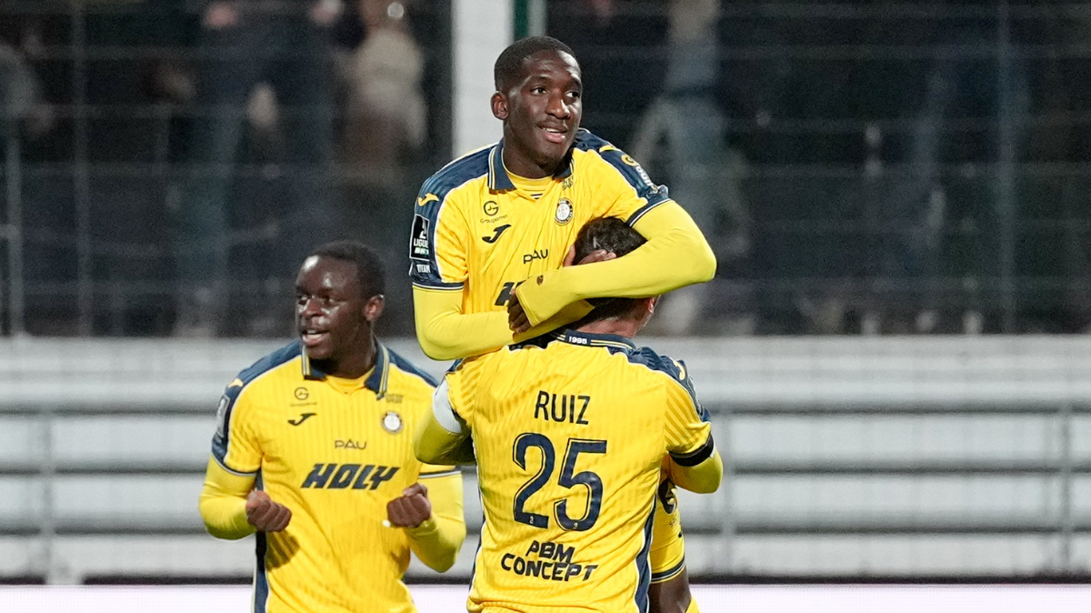 Pau cartonne, l’ESTAC n’avance plus, les tops et flops de la 22ème journée de Ligue 2