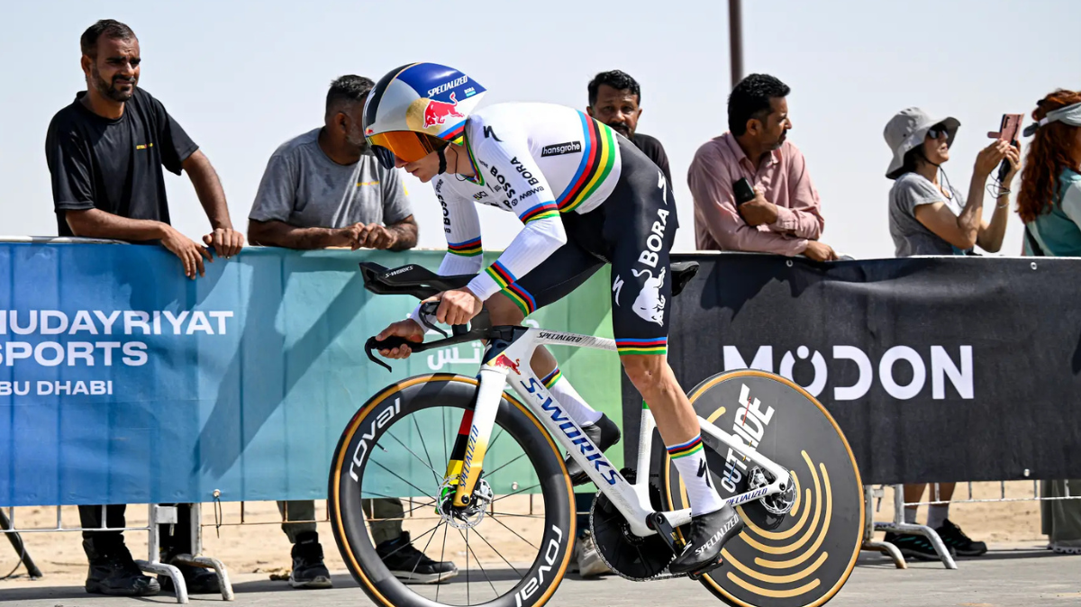 Remco Evenepoel fait coup double sur le contre-la-montre de la 2ème étape de l’UAE Tour