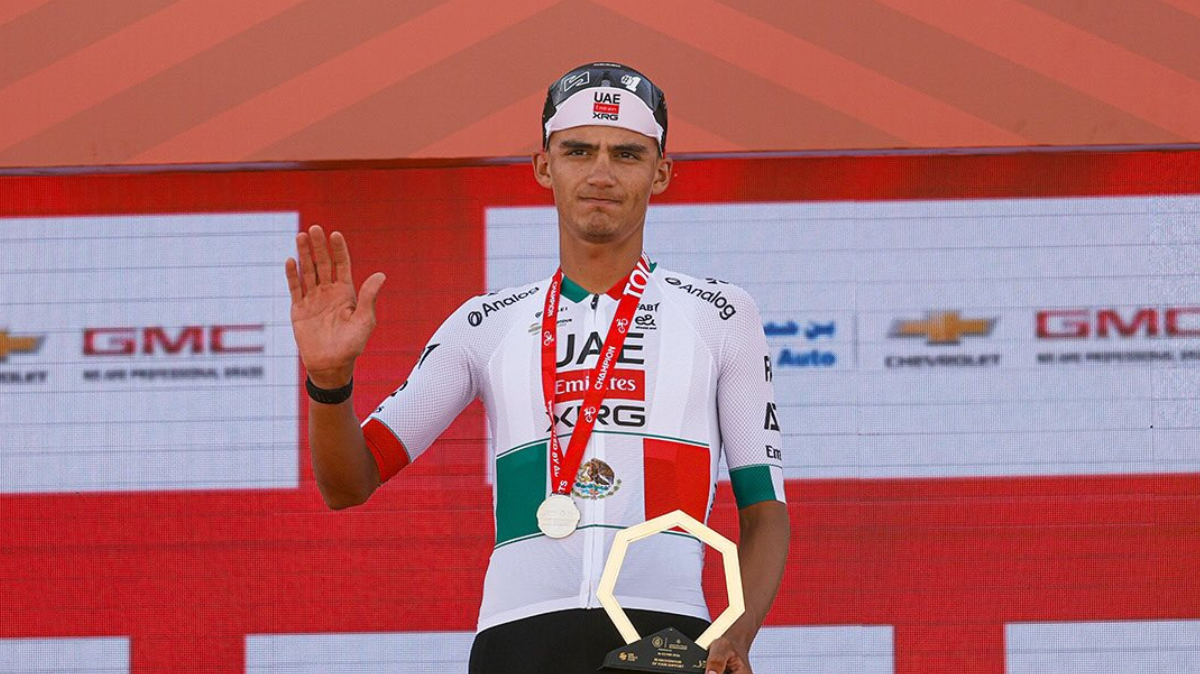 Un Isaac Del Toro surpuissant gagne la première étape de l'UAE Tour