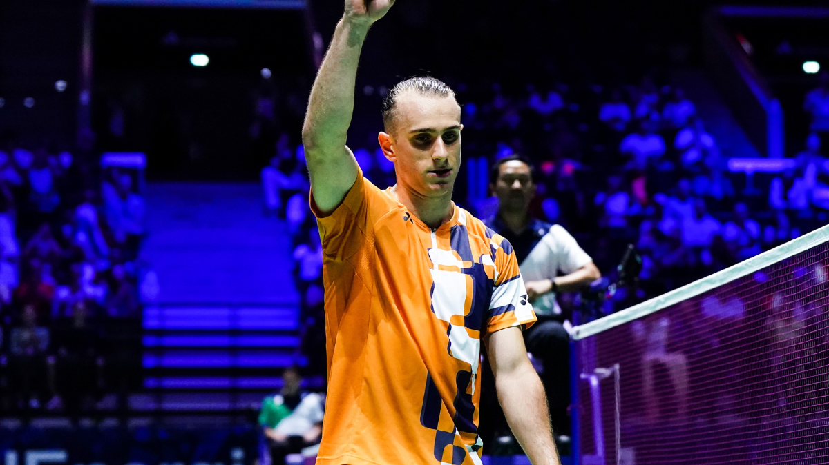 Alex Lanier domine Toma Junior Popov et conserve son titre au Masters d'Orléans de badminton !